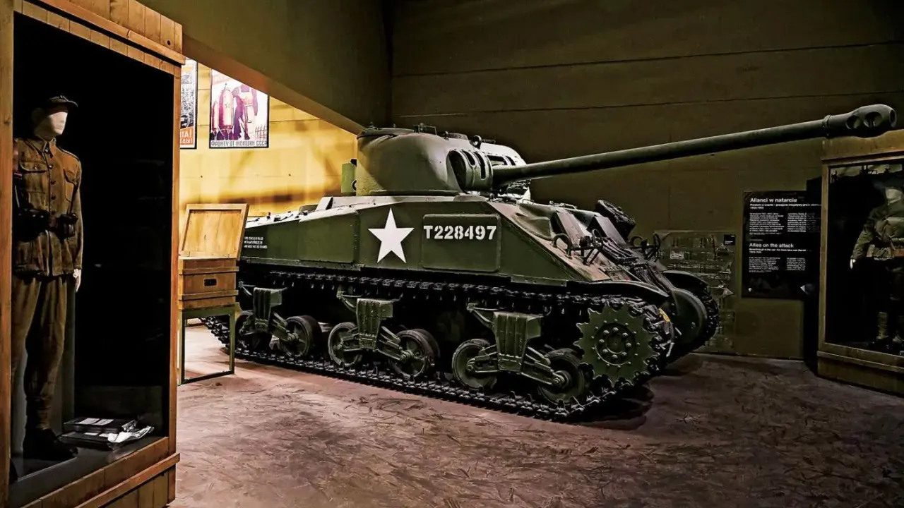 Czołg Sherman w Muzeum II Wojny Światowej w Gdańsku. Warto zobaczyć, jak wyglądał sprzęt aliantów.