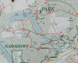 Mapa Wielkopolskiego Parku Narodowego z zaznaczonymi jeziorami, szlakami i ciekawostkami przyrodniczymi, jak Jezioro Góreckie czy Jezioro Kociołek.