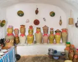 Tradycyjne naczynia ceramiczne, talerze i kosze – idealne pamiątki, by poczuć klimat Tunezji. Co przywieźć z Tunezji? Te cuda!