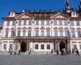 Praga: Narodowa Galeria Sztuki, idealne miejsce, by zobaczyć i zjeść. Spacer po Rynku Staromiejskim.