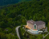 Hotel Belweder Ustroń, otoczony zielonymi lasami Beskidów. Wiele pozytywnych hotel belweder ustroń opinie potwierdza jego urok.