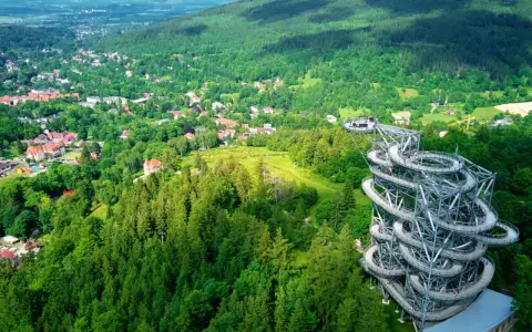 Atrakcje w Polsce: Odkryj nowe miejsca i zwiedzaj za grosze!