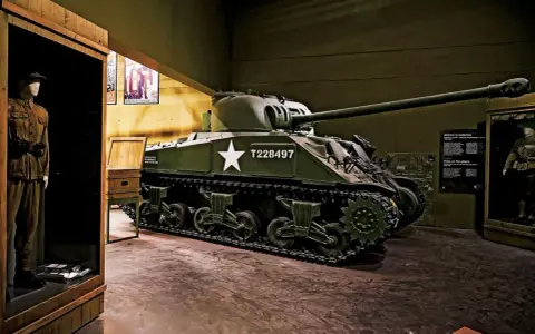 Czołg Sherman w Muzeum II Wojny Światowej w Gdańsku. Warto zobaczyć, jak wyglądał sprzęt aliantów.