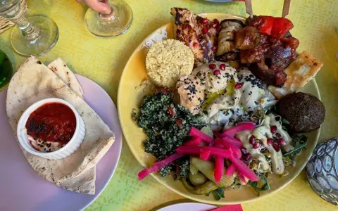 Gdzie zjeść w Łodzi? Najlepsze restauracje na każdą okazję!