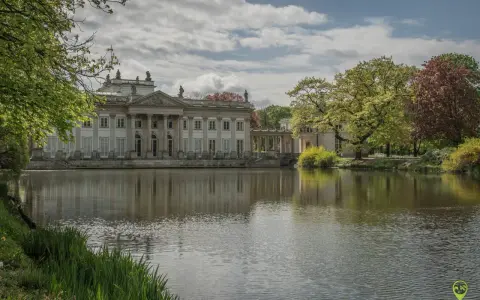 Gdzie zjeść w Łazienkach Królewskich? Od pikniku po luksusowy obiad