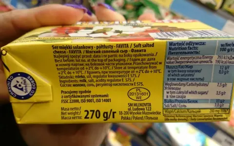 Ser FAVITA, ser typu feta, w opakowaniu 270g. Idealny do sałatek.