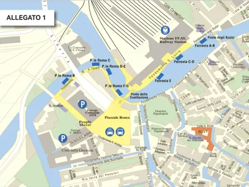 Mapa Wenecji z zaznaczonymi parkingami i dworcem kolejowym. Idealna do zaplanowania zwiedzania Wenecji w jeden dzień.