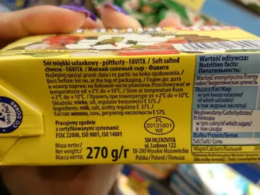 Ser FAVITA, ser typu feta, w opakowaniu 270g. Idealny do sałatek.