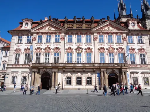 Praga: Narodowa Galeria Sztuki, idealne miejsce, by zobaczyć i zjeść. Spacer po Rynku Staromiejskim.