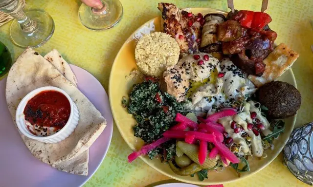 Gdzie zjeść w Łodzi? Najlepsze restauracje na każdą okazję!