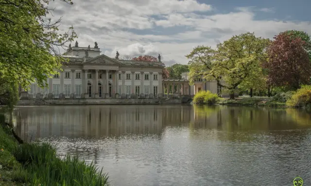Gdzie zjeść w Łazienkach Królewskich? Od pikniku po luksusowy obiad