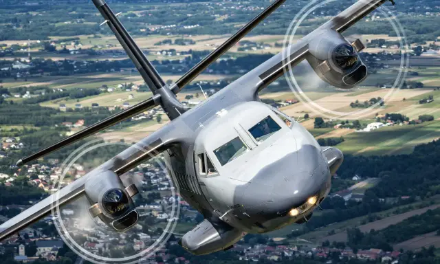 Samolot transportowy M-346 w locie akrobacyjnym podczas Air Show w Radomiu.