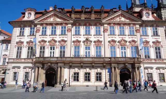 Praga: Narodowa Galeria Sztuki, idealne miejsce, by zobaczyć i zjeść. Spacer po Rynku Staromiejskim.