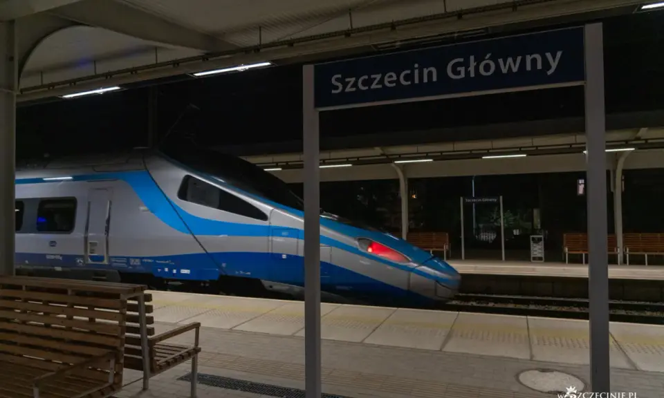 Szczecin Warszawa: Ile km? Auto, pociąg, samolot czas i koszty