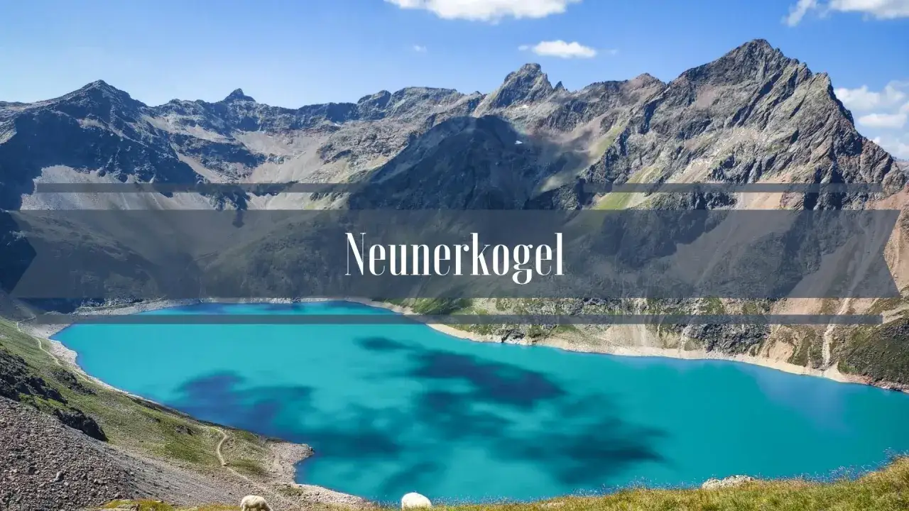 Turkusowe jezioro w otoczeniu skalistych gór w Austrii. Widok na Neunerkogel.