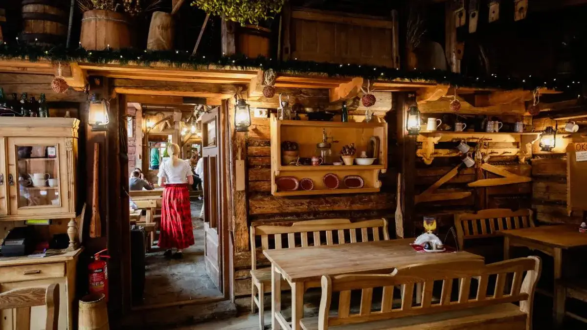 wnętrze karczmy góralskiej Zakopane
