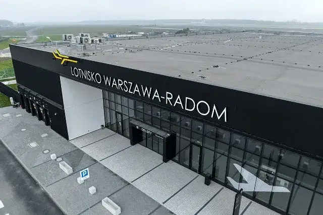 Port Lotniczy Warszawa-Radom terminal samoloty