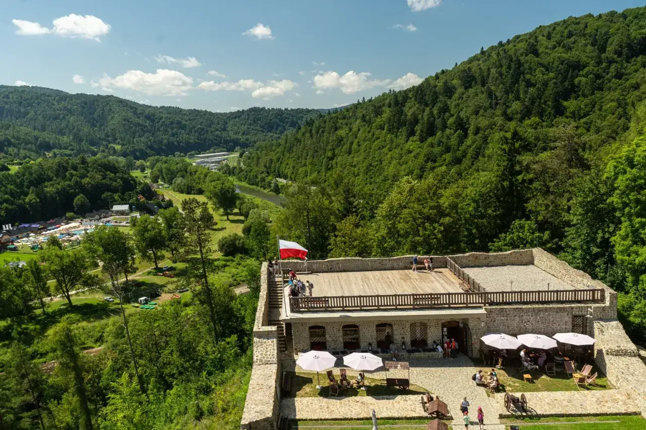 Restauracja Muszyna widok na g&oacute;ry, taras widokowy
