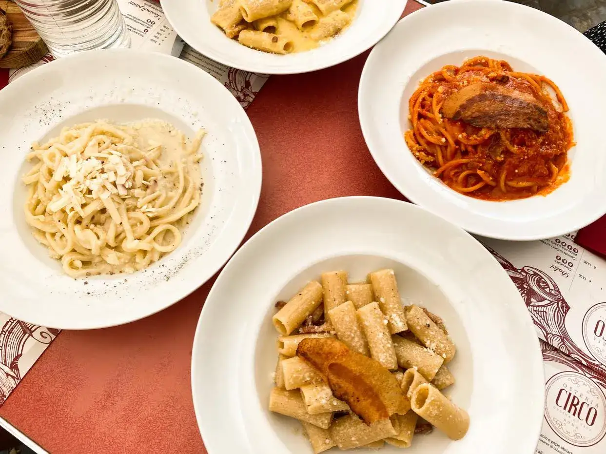 Rzymskie makarony: carbonara, amatriciana i rigatoni z guanciale. Idealne, by dowiedzieć się, co zjesc w Rzymie.