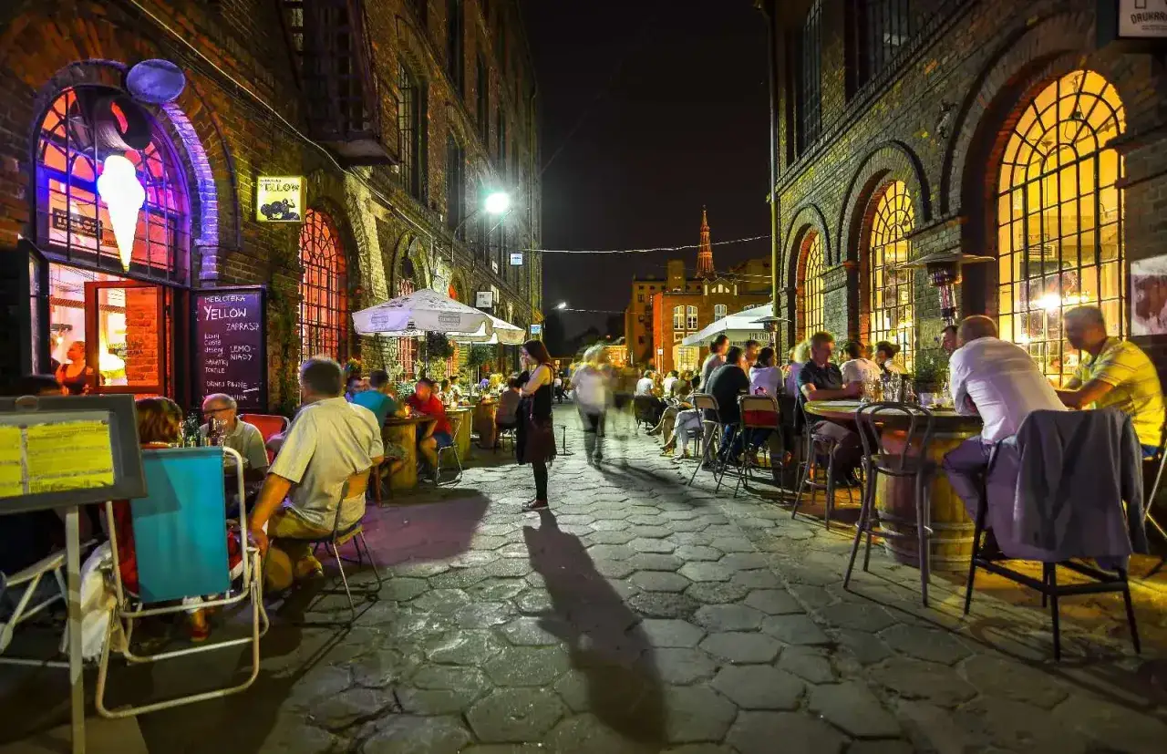 OFF Piotrkowska restauracje nocą