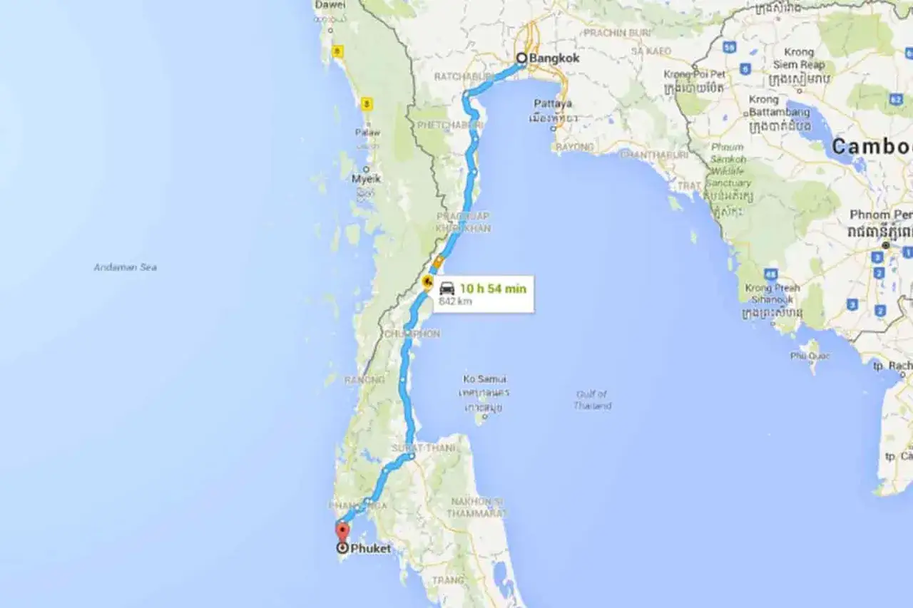 Trasa z Phuket do Bangkoku, pokazująca ile się leci do Tajlandii, zajmuje 10h 54 min i liczy 842 km.